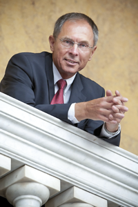 profesor Jan Švejnar, Ph.D. 