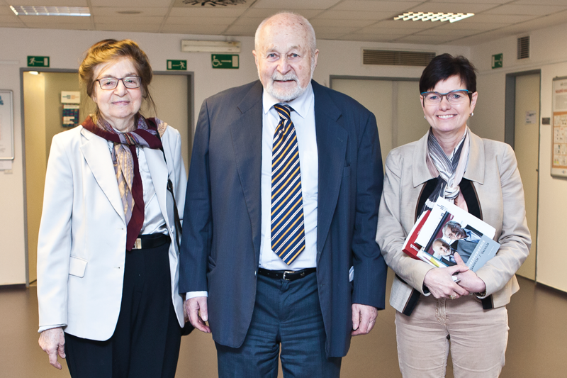 Jaderný fyzik a spisovatel František Janouch a jeho manželka Ada Kolmanová společně s předsedkyní Ivou Ritschelovou v ČSÚ.