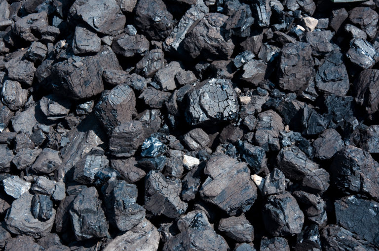 Podniková spotřeba černého uhlí loni narostla skoro o pětinu