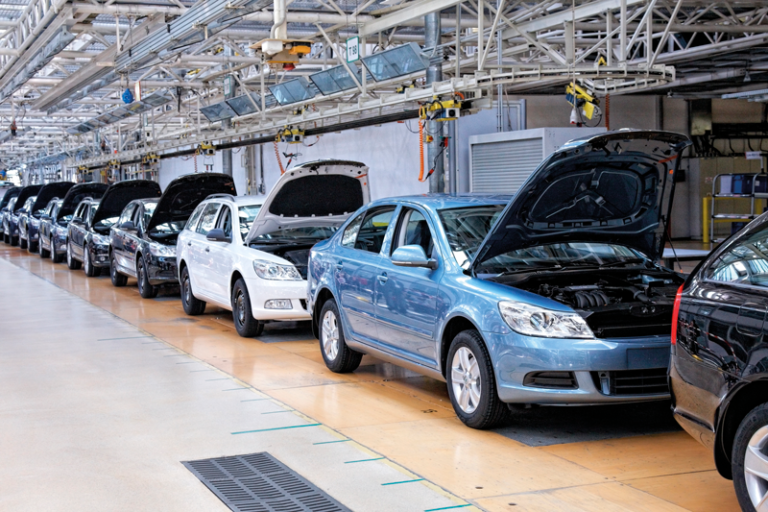 Průmyslovou výrobu podržel segment automotive